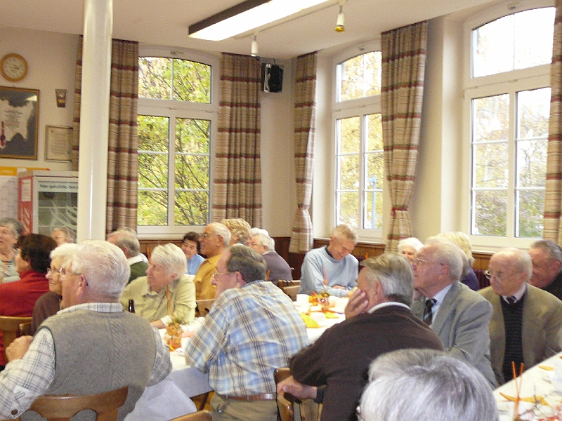 09 10 31 Seniorennachmittag (8).JPG